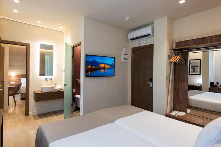 Metropole Urban Hotel