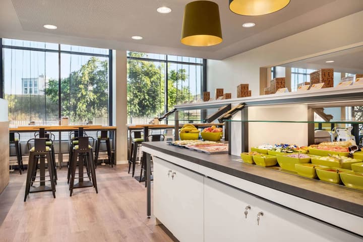 Super 8 by Wyndham Dresden