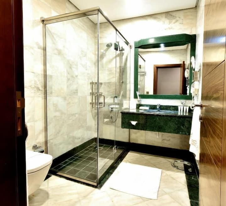 Iridium 70 Hotel
