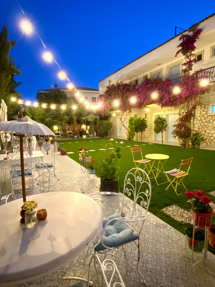 Alasonya Otel Alacati by Lamira