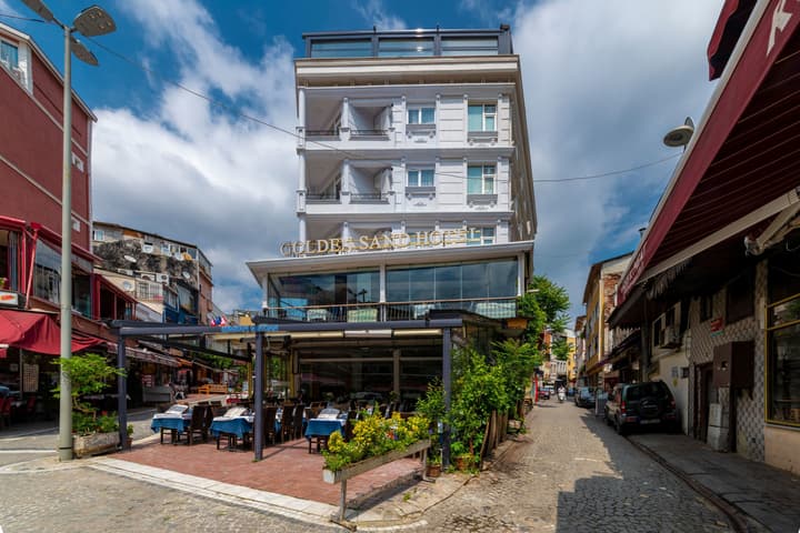 GoldenSand Hotel