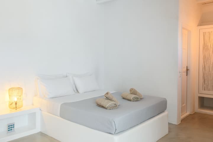 Mykonos Supreme Comfort Suites & Villas
