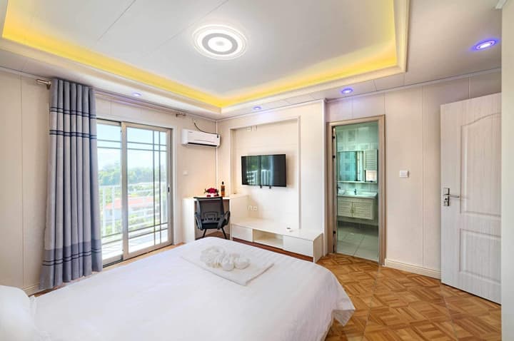 Riverside Hotel