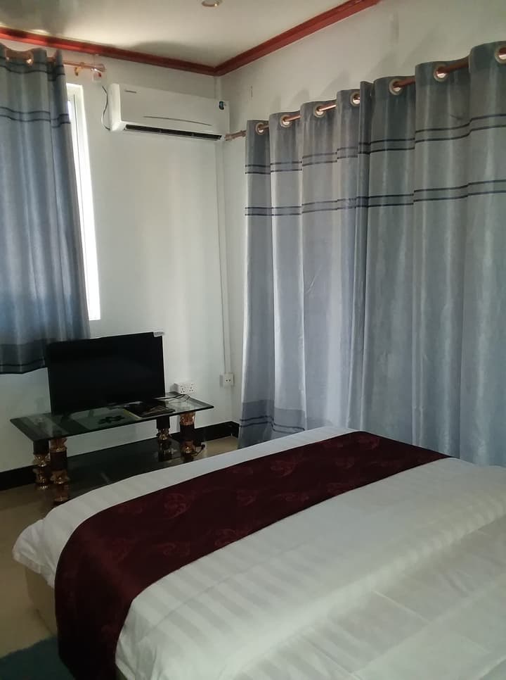 Riverside Hotel