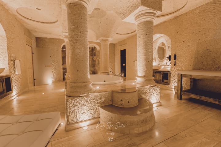 Nino Cave Suites