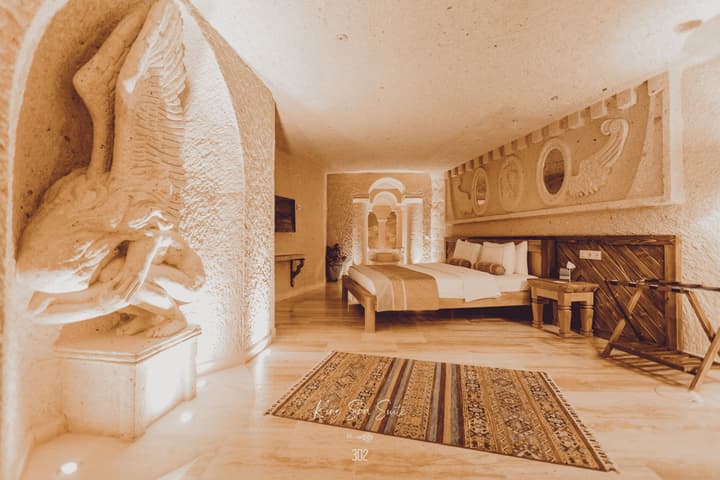 Nino Cave Suites