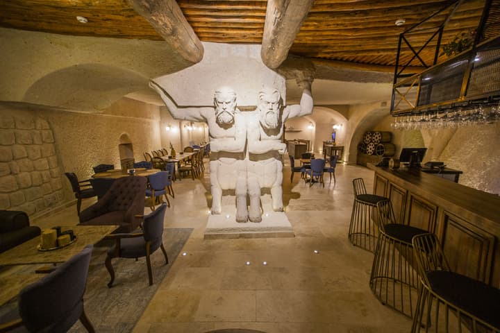 Nino Cave Suites