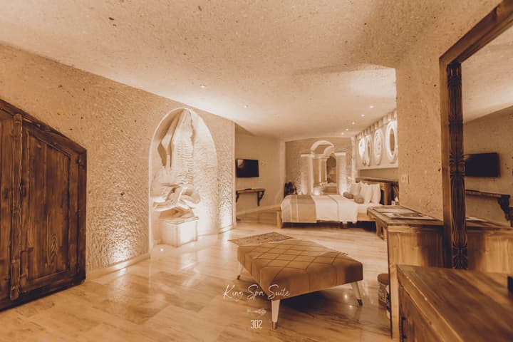 Nino Cave Suites