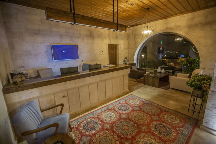 Nino Cave Suites