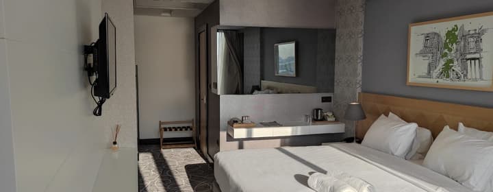 Four-G Hotel