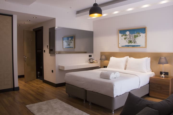 Four-G Hotel