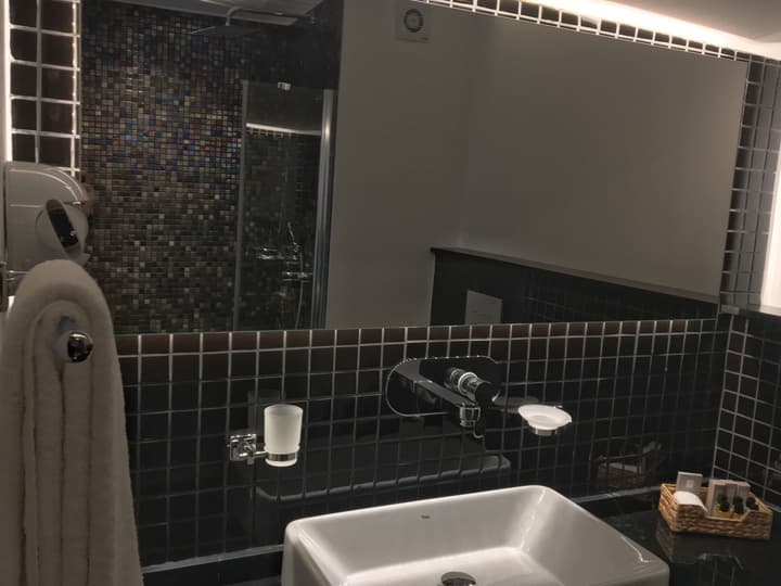 Four-G Hotel