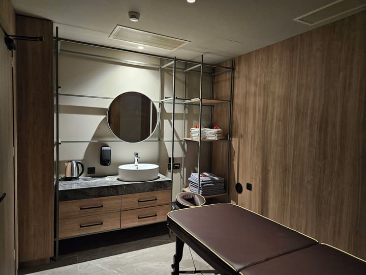 Petousis Hotel & Suites