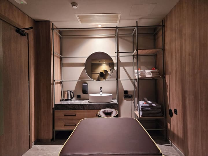 Petousis Hotel & Suites