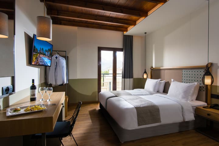 Petousis Hotel & Suites