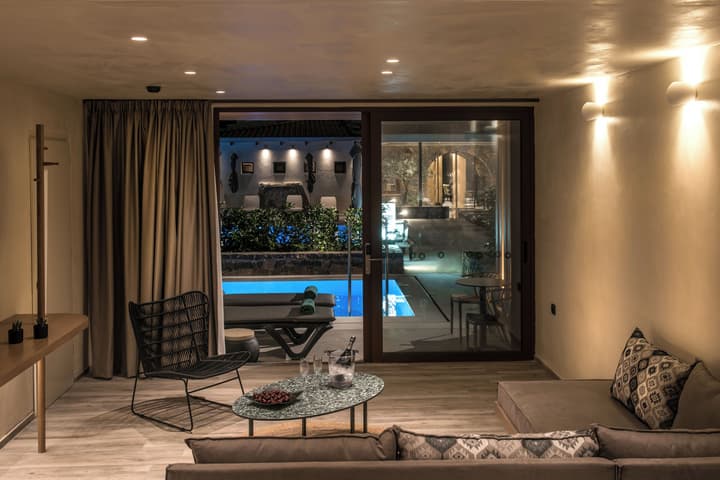 Petousis Hotel & Suites