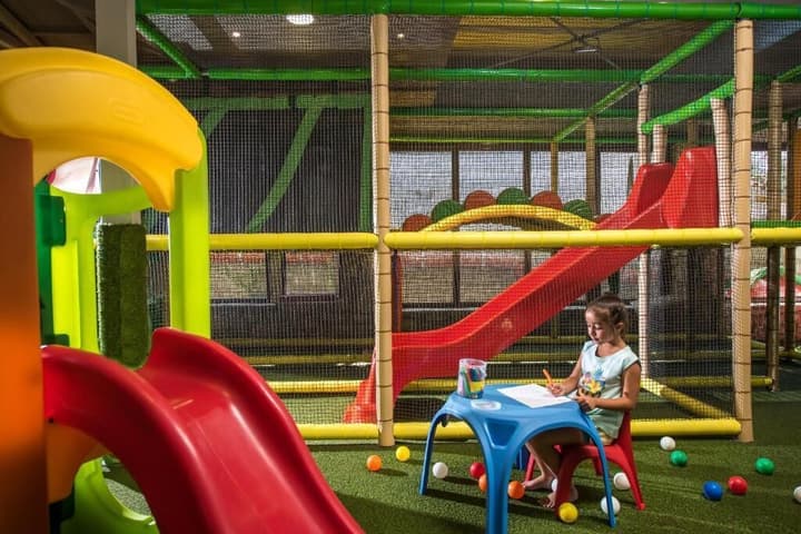 Petousis Hotel & Suites