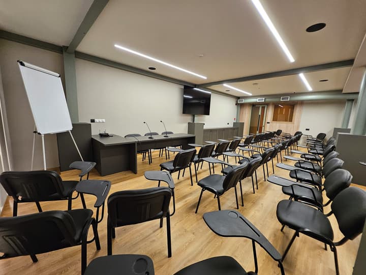 Petousis Hotel & Suites