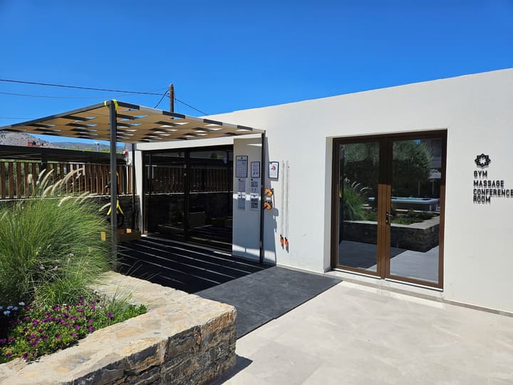 Petousis Hotel & Suites