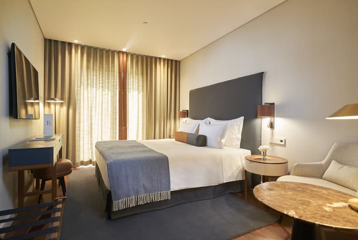PortoBay Flores
