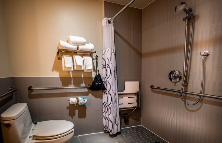 La Quinta Inn & Suites by Wyndham Times Square South