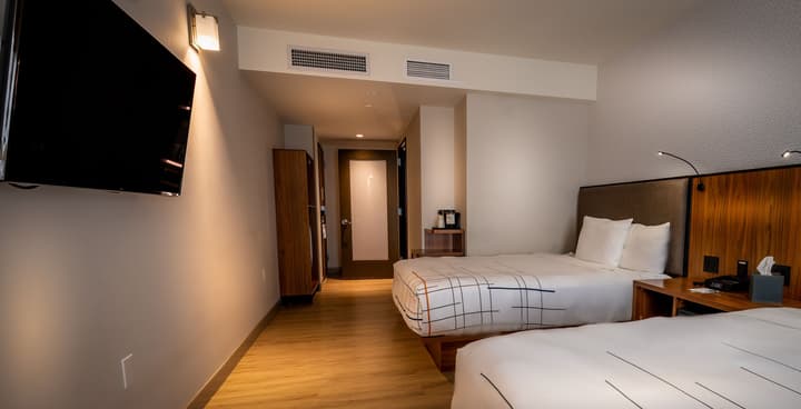La Quinta Inn & Suites by Wyndham Times Square South