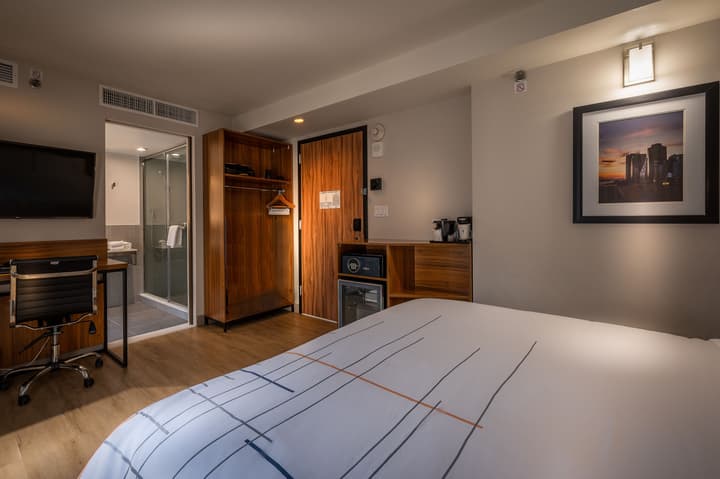 La Quinta Inn & Suites by Wyndham Times Square South