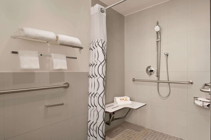 La Quinta Inn & Suites by Wyndham Times Square South