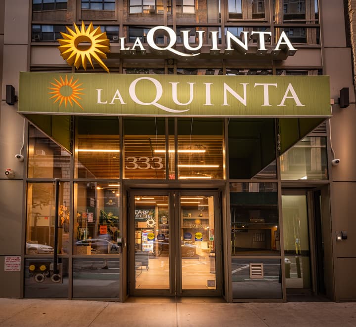 La Quinta Inn & Suites by Wyndham Times Square South