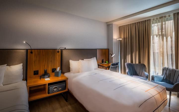 La Quinta Inn & Suites by Wyndham Times Square South