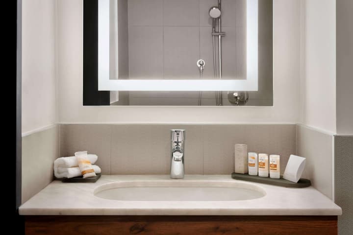 La Quinta Inn & Suites by Wyndham Times Square South