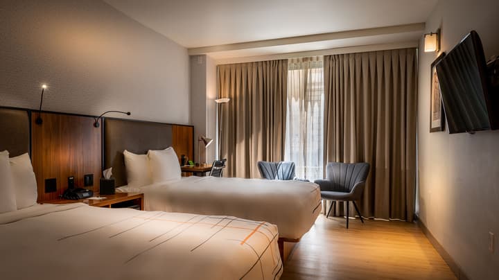 La Quinta Inn & Suites by Wyndham Times Square South