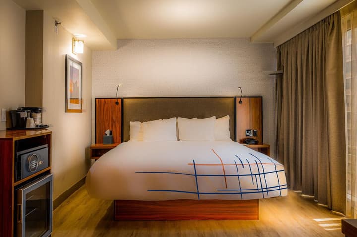 La Quinta Inn & Suites by Wyndham Times Square South