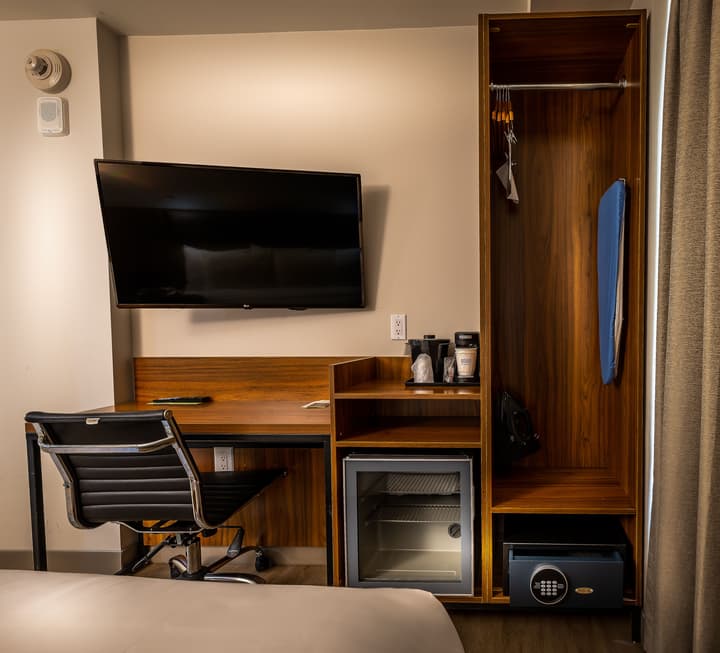 La Quinta Inn & Suites by Wyndham Times Square South