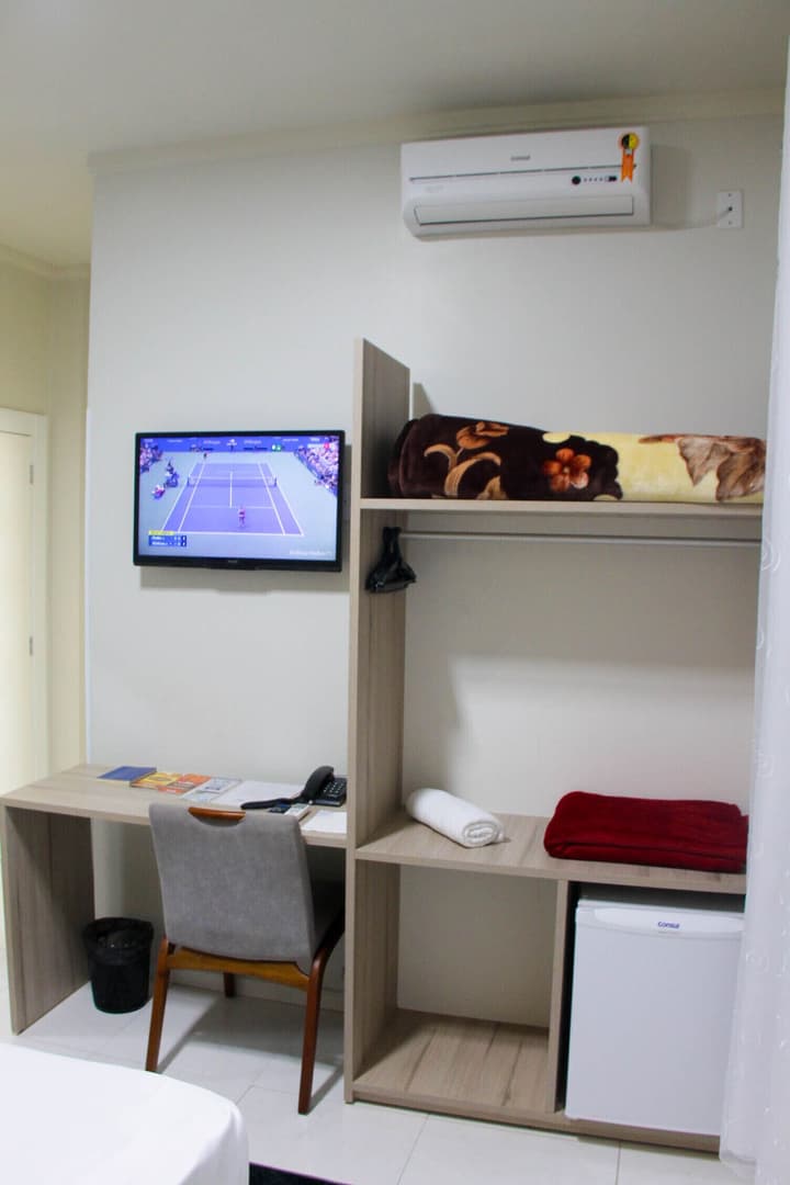 Aj Hotel