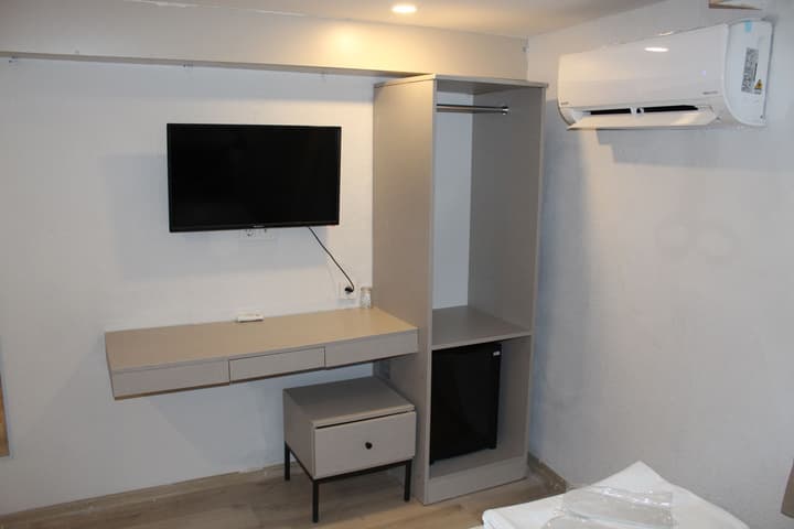 The Lola Hotel