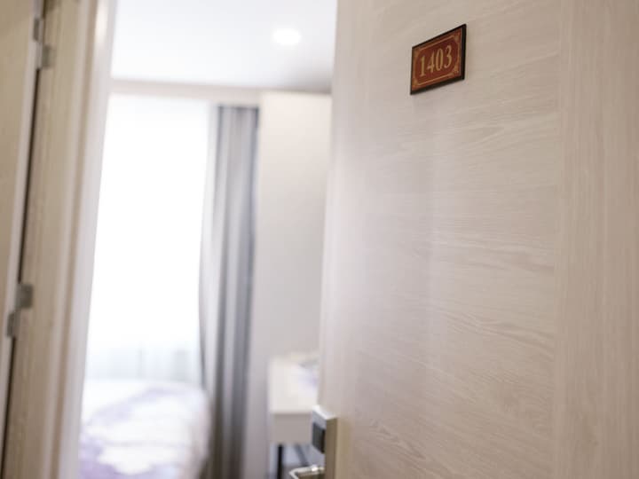 The Lola Hotel