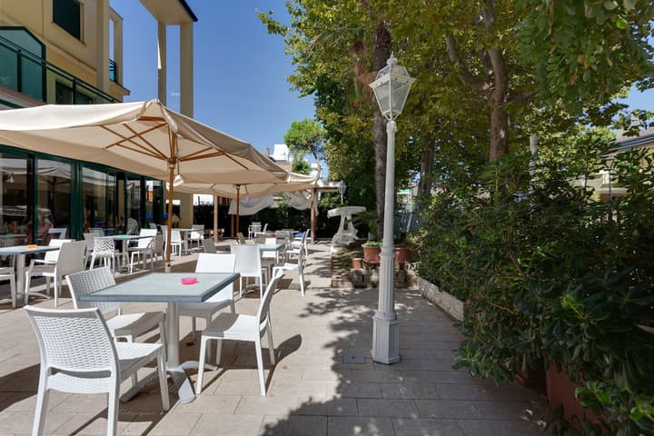 Gadames Hotel - Lunch on the Beach
