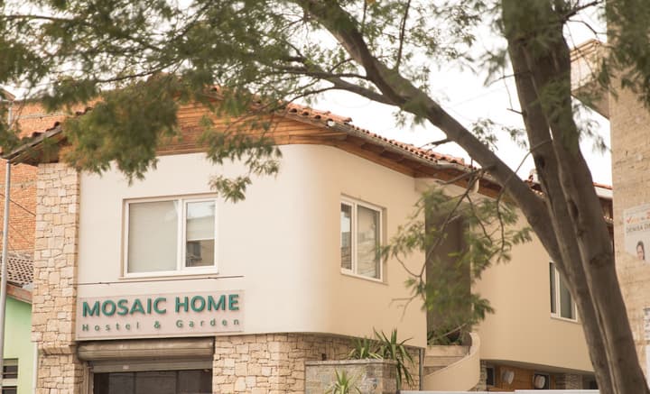Mosaic Home - Hostel