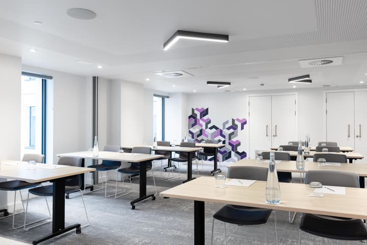 YOTEL Edinburgh, Select by Hilton