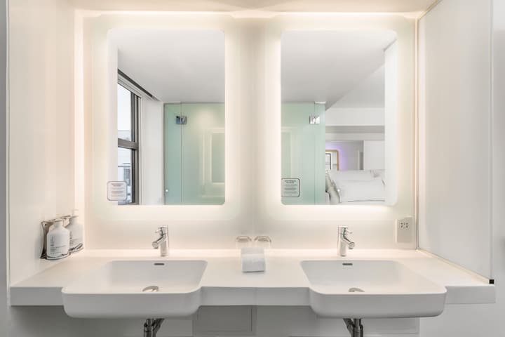 YOTEL Edinburgh, Select by Hilton