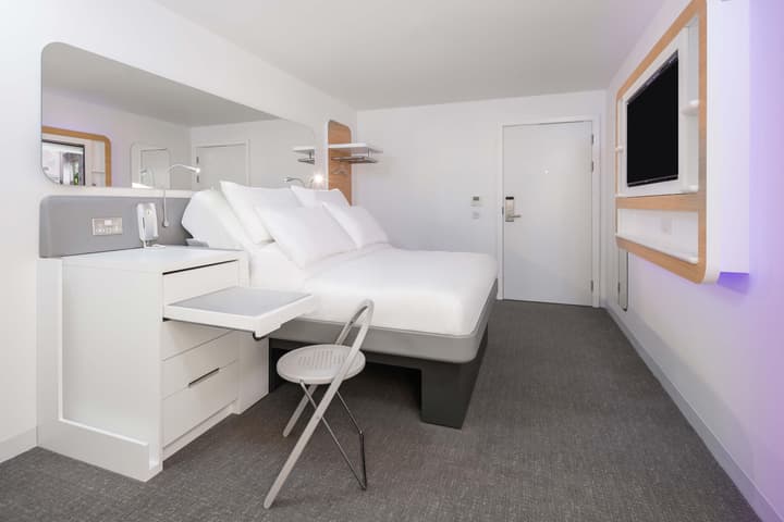YOTEL Edinburgh, Select by Hilton