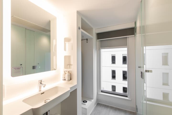 YOTEL Edinburgh, Select by Hilton