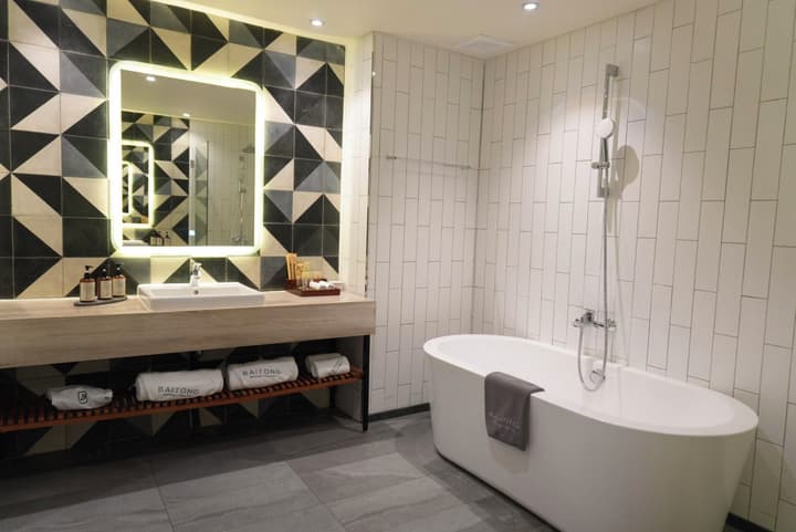 Baitong Hotel & Resort