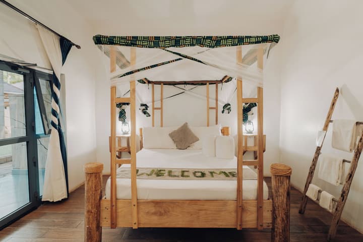 Chanya Lodge