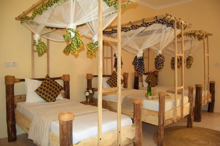 Chanya Lodge