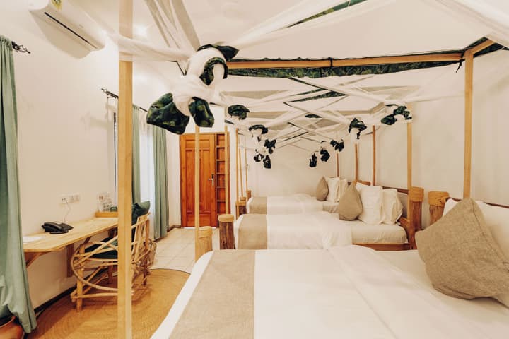 Chanya Lodge