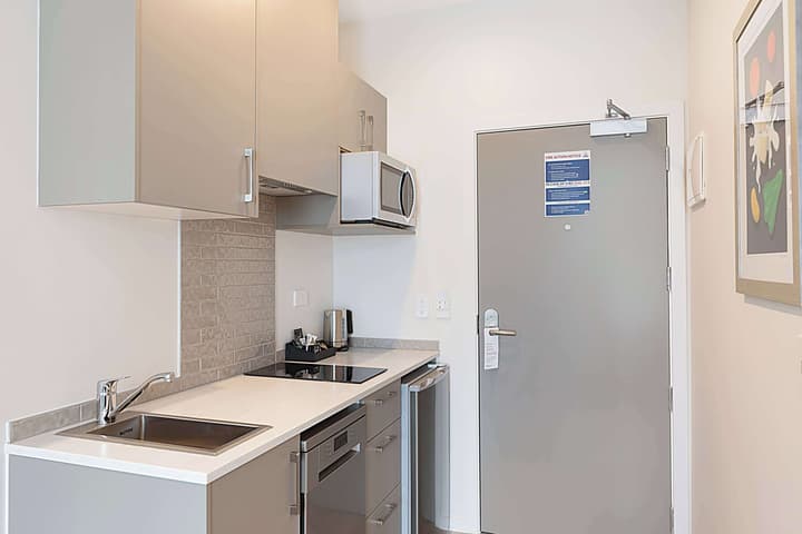 Ramada Suites By Wyndham Victoria Street West