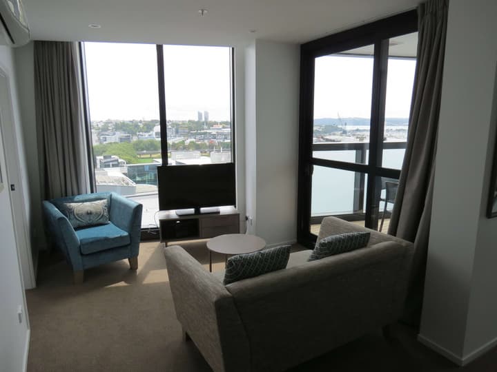 Ramada Suites By Wyndham Victoria Street West