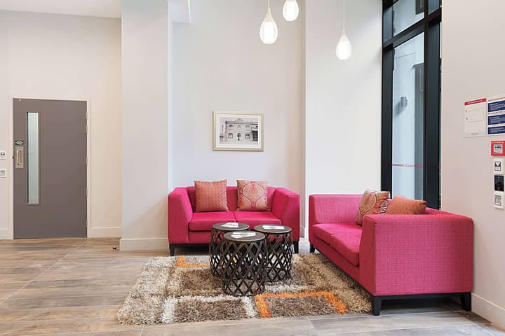 Ramada Suites By Wyndham Victoria Street West